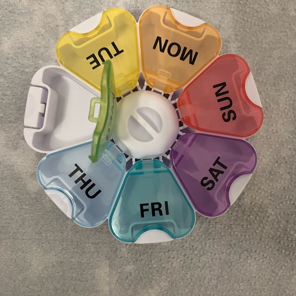7 days pills organizer/Large & Small pills fits: NEW, never opened. - Picture 2 of 2